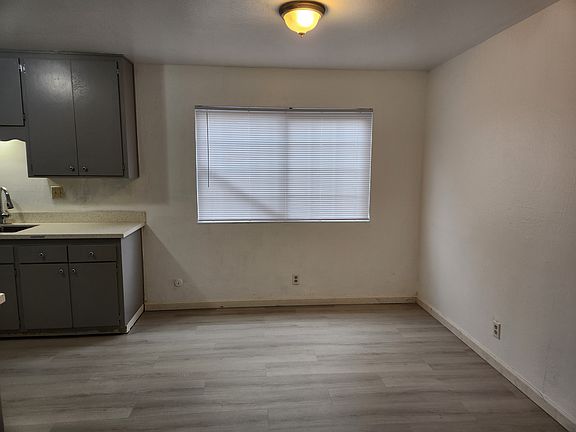 3rd image of 9220 Bancroft Ave #B