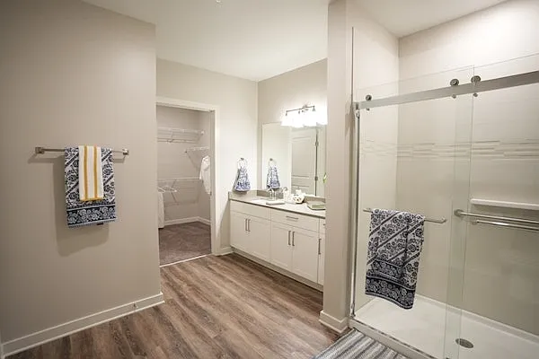 77 E Pike St — Photo 3