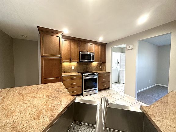 5th image of 16105 Armistead Ln