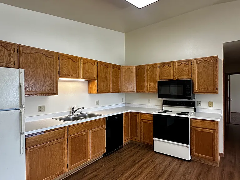 120 Christopher Dr #21 — Photo 1