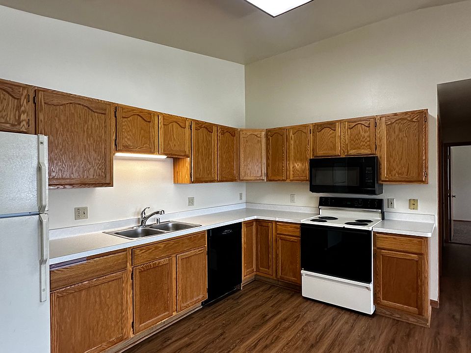1st image of 120 Christopher Dr APT 21