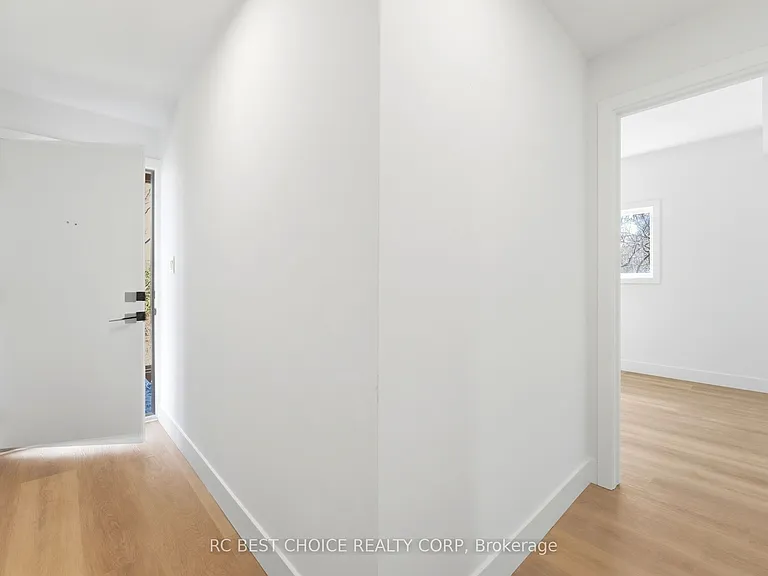 108 Briscoe St E — Photo 5