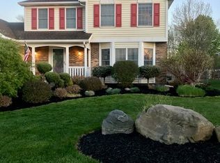 5945 King Hill Dr, Farmington, NY 14425
