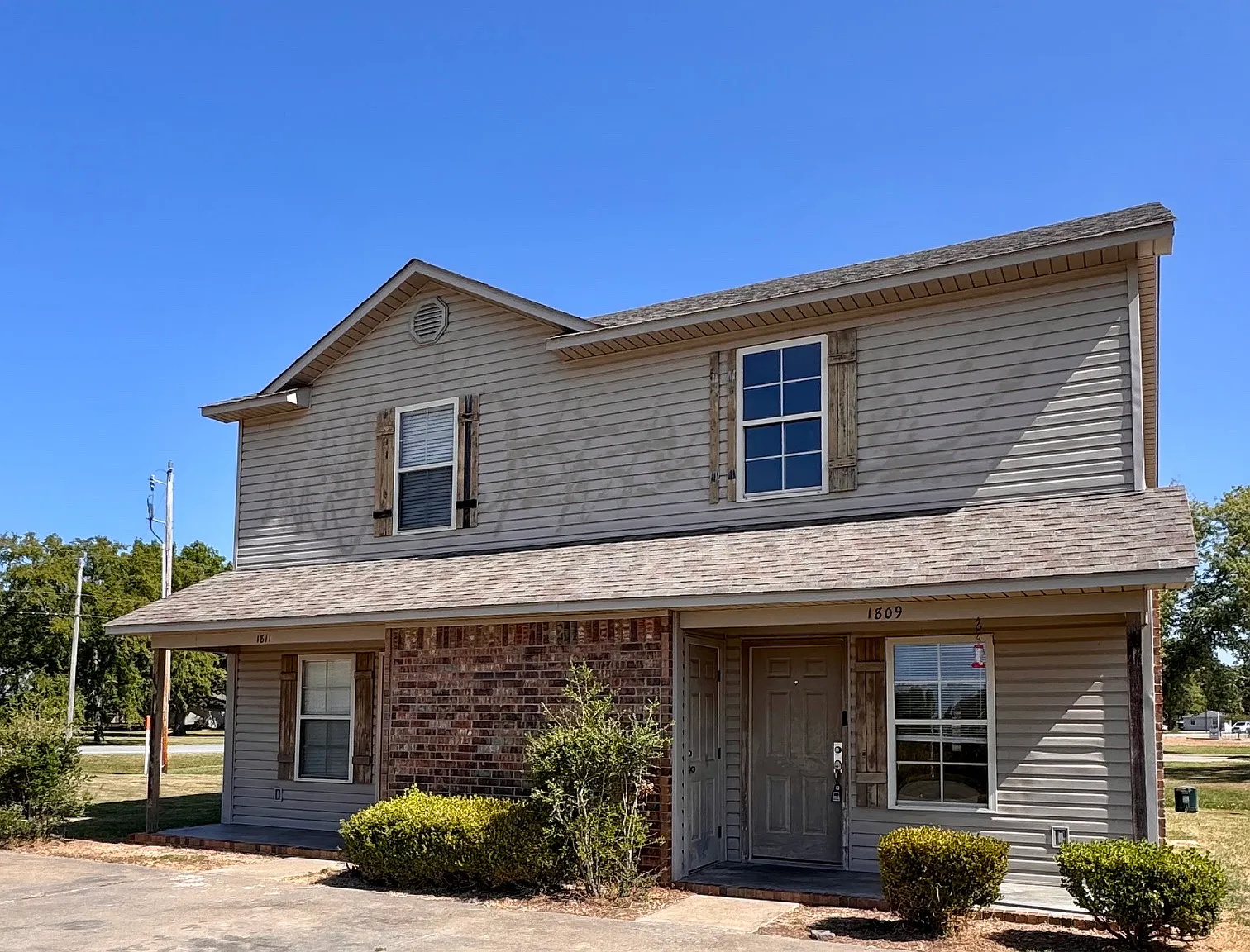 2 bed, 1.5 bath, $950 — Photo 1