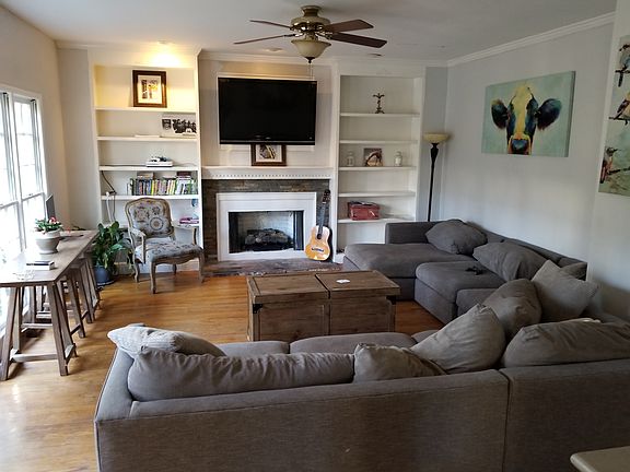 3rd image of 302 Ashbourne Trl