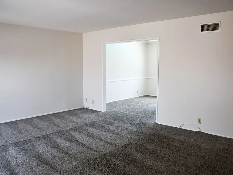 522 E Collins Ave — Photo 13