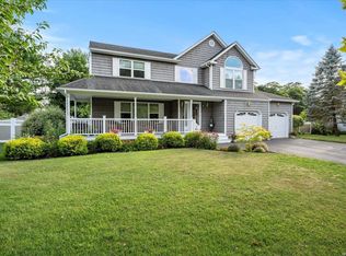 20 Ross Ln, Mount Sinai, NY 11766