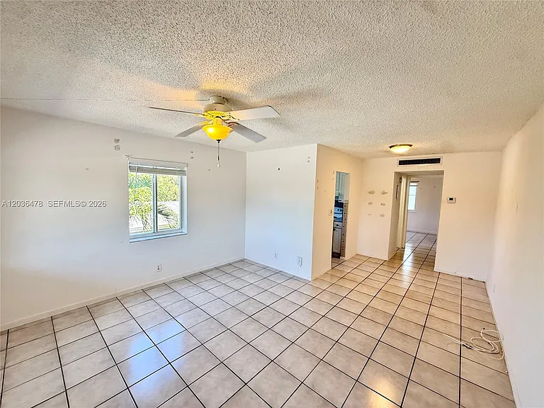 912 NE 17th Ct #4 — Photo 7