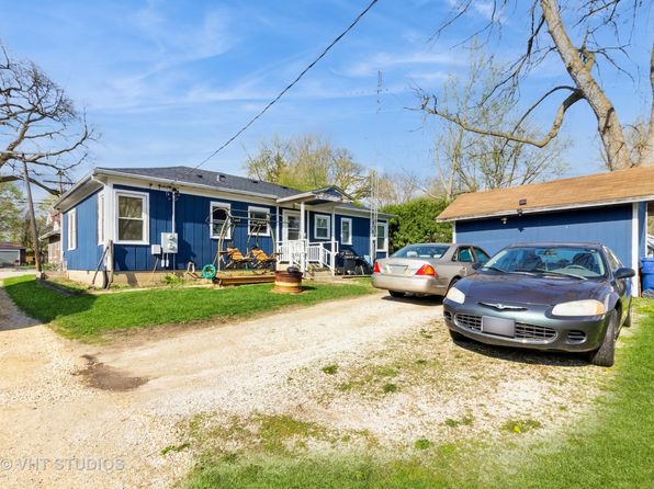 349 E McKinley Ave, Hinckley, IL 60520