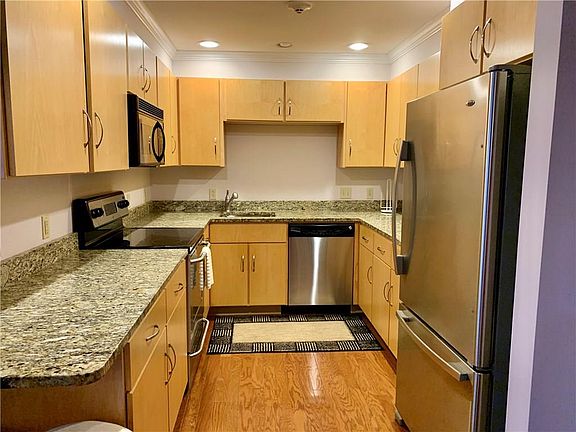 2nd image of 600 N Broadway St #1D