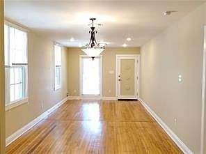 2nd image of 4904 Laurel St