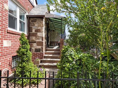 31-26 48th St, Astoria, NY, 11103