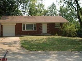 8482 Hampstead Dr, Saint Louis, MO 63123