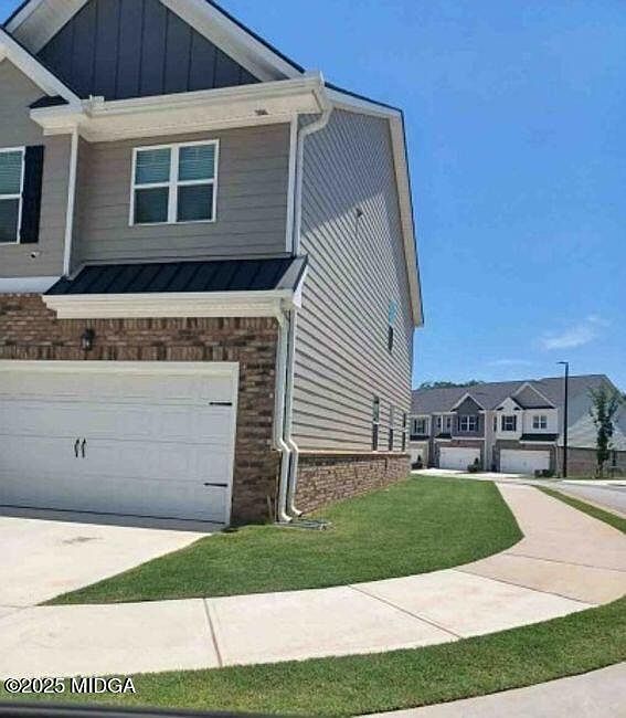 2nd image of 179 Hampton Cir