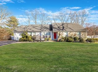 26 Oak Meadow Rd, Commack, NY 11725