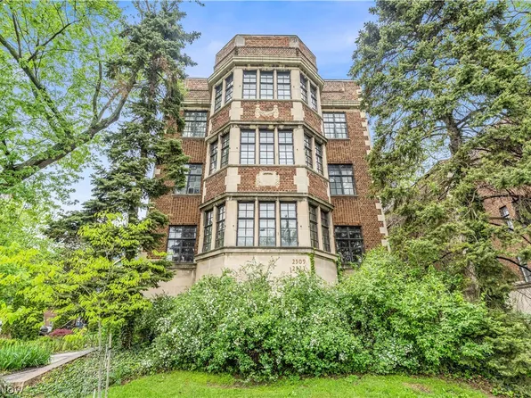 2511 Overlook Rd, Cleveland, OH 44106