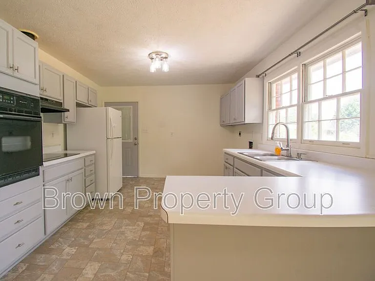4408 Wellington Dr — Photo 5