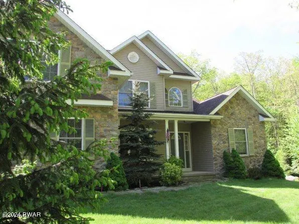 121 Blueridge Ln, Lords Valley, PA 18428