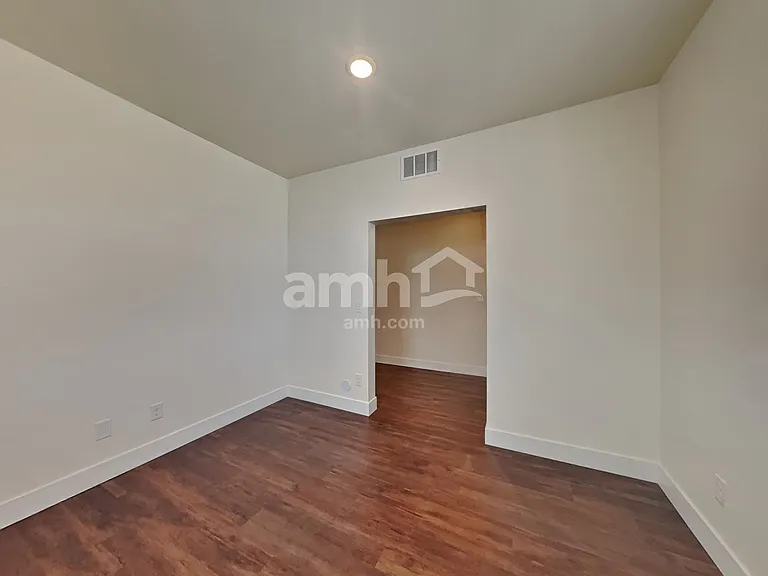 1546 N Alderleaf Ave — Photo 9