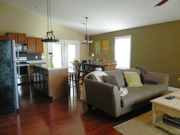 2nd image of 116 Ann Cove Ln