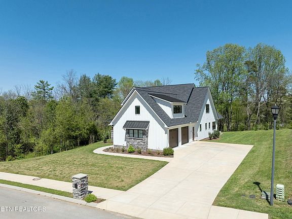3rd image of 3422 Helmsley Ct