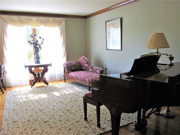 4th image of 32747 Seneca Dr