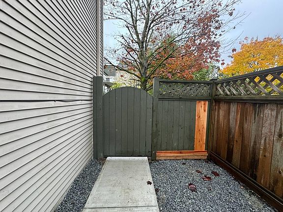 4th image of 20220 Chigwell St