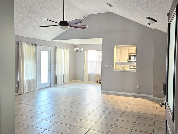 2nd image of 1908 Summer Hills Ln