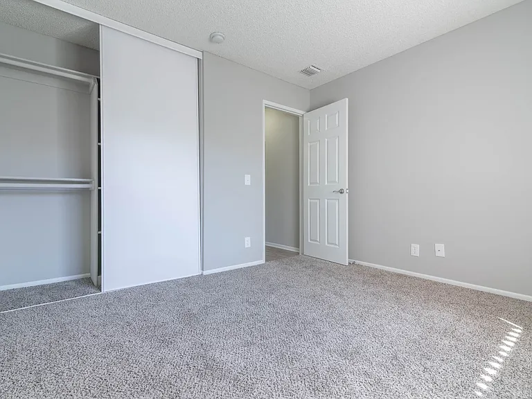 Sunset Ridge Apartments — Photo 18