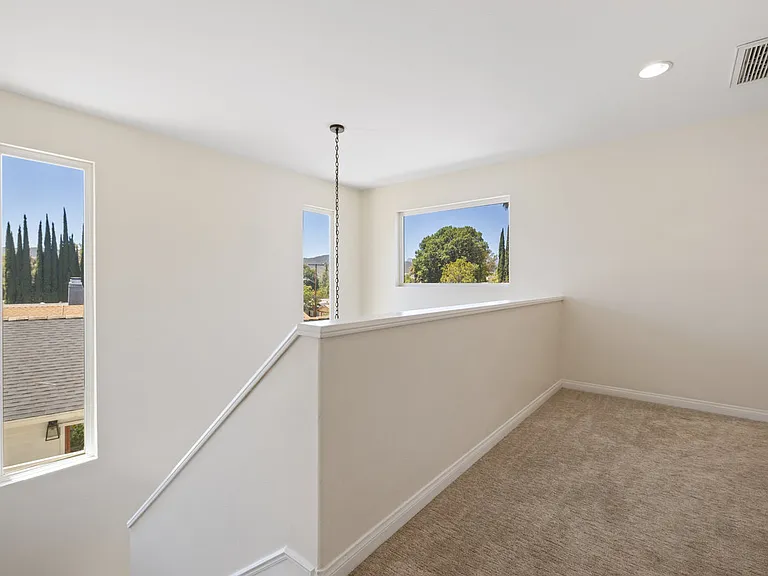 526 Houston Dr — Photo 13