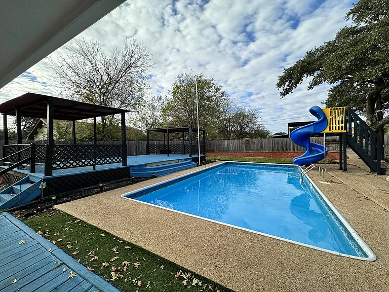 140 Towne West Dr — Photo 38