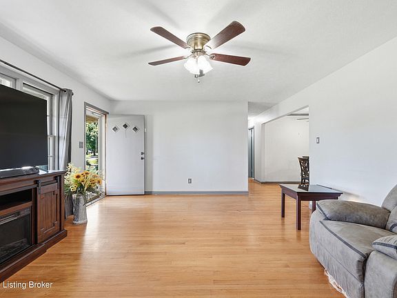4th image of 244 Dennis Dr