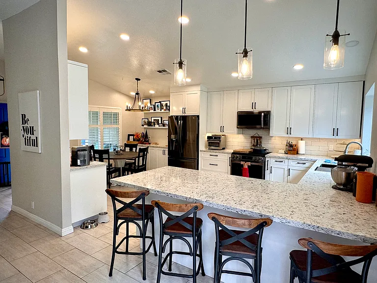 830 Wayland Pl — Photo 2