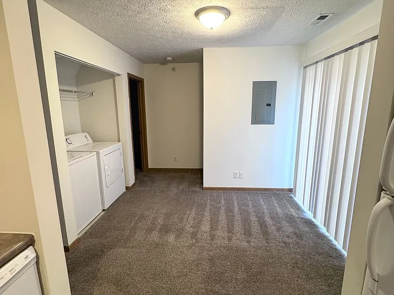 Southern Winds Apartments — Photo 35