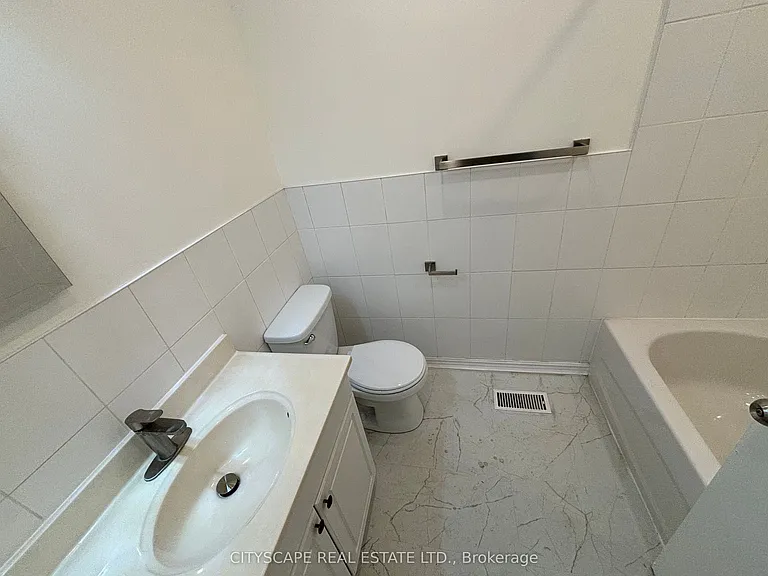 116 Guildwood Pkwy — Photo 14