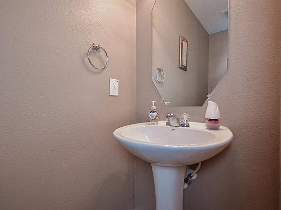 5th image of 1610 Karbo Ln