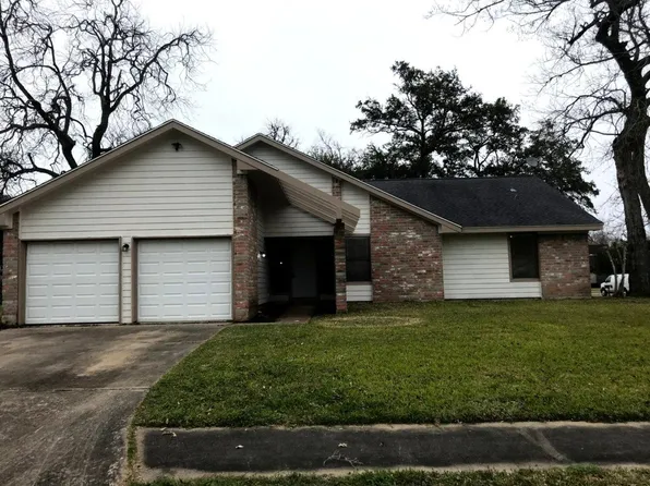 51 N Bachelor Button St, Lake Jackson, TX 77566