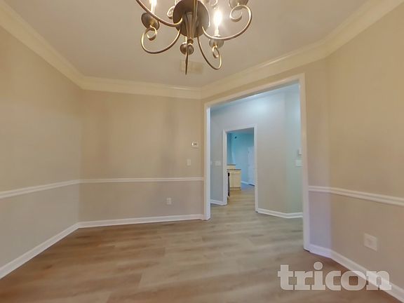 4th image of 1060 Middlebrooke Dr