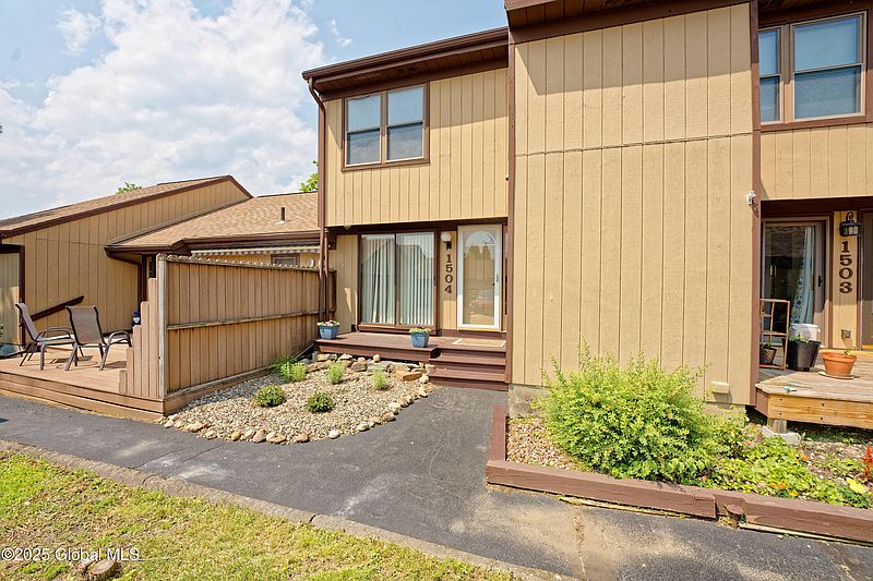 3rd image of 1504 Huntington Court