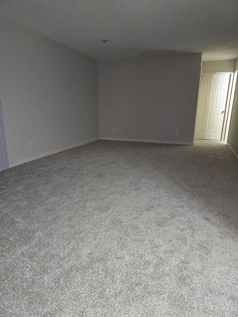 2 bedroom 1 bathroom — Photo 2