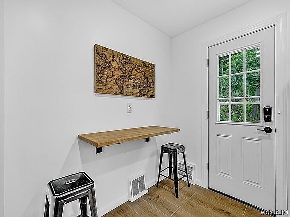 3rd image of 3551 Meadowbrook Blvd #1