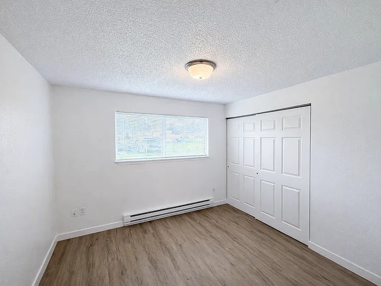 Meadowbrook Apartments — Photo 16