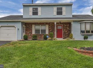 33 Berwick Ln, Sicklerville, NJ 08081