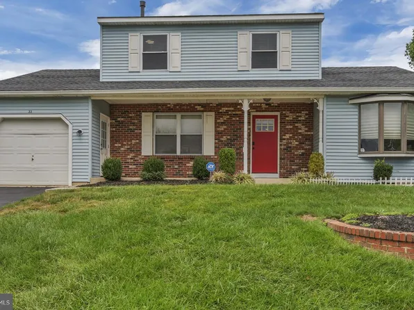 33 Berwick Ln, Sicklerville, NJ 08081