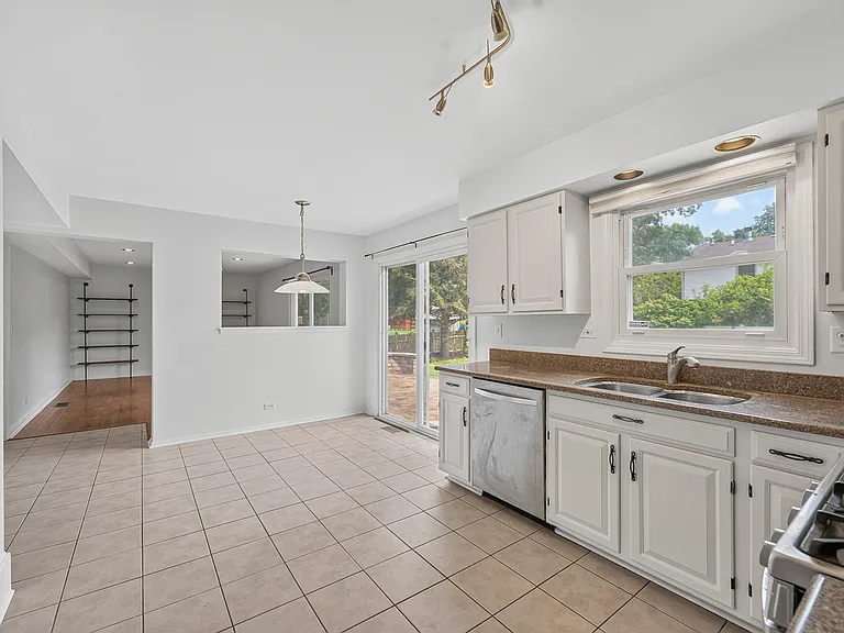 2158 Countryside Cir — Photo 15