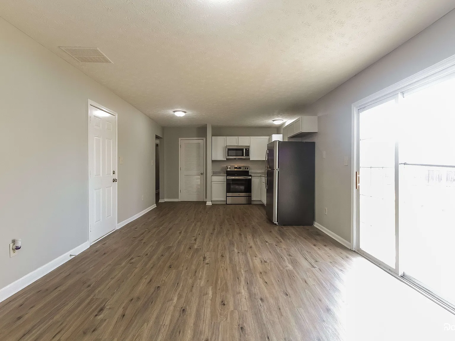 3 bed, 2.0 bath, 1380 sqft, $1,800 — Photo 3