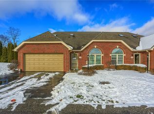 1501 Meerschaum Ln, Coraopolis, PA 15108