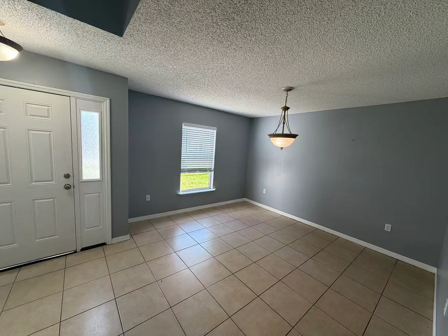 6 bed, 2.5 bath, 2844 sqft, $2,650 — Photo 3