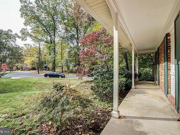 4th image of 628 Goldsborough Dr
