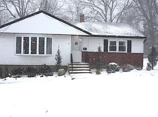 19 Deerwood Dr, New City, NY 10956